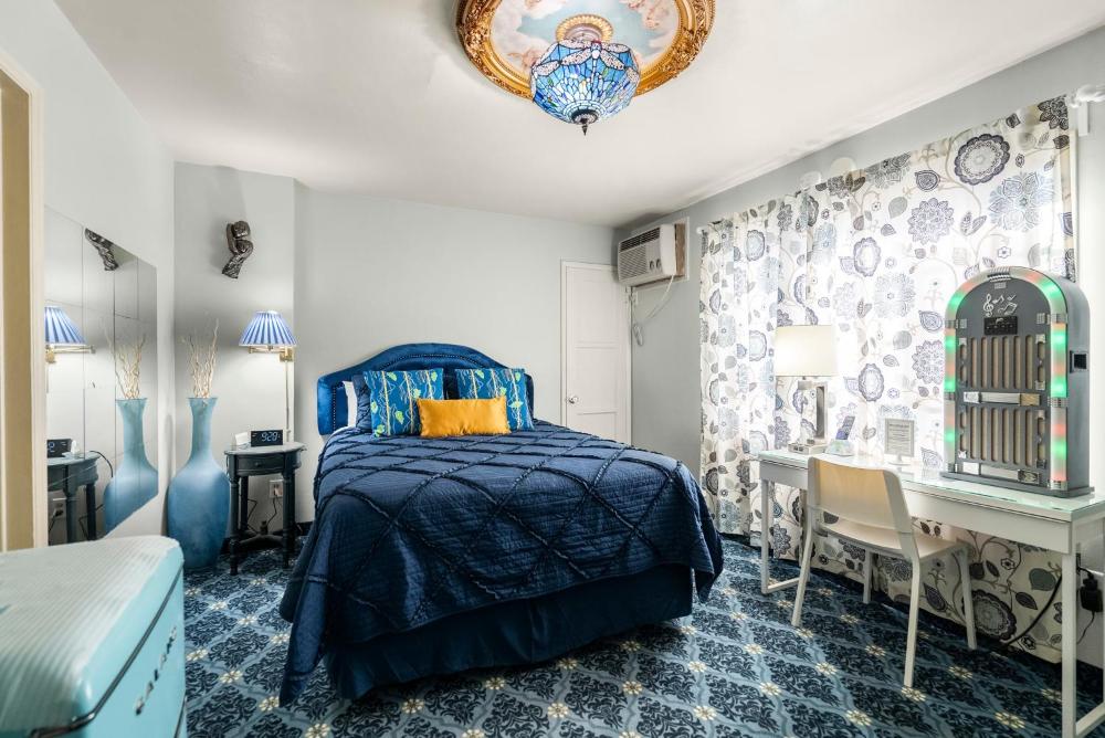 THE NEW STAR MOTEL - 1950s Extended-Stay Lodging and Retreat Center